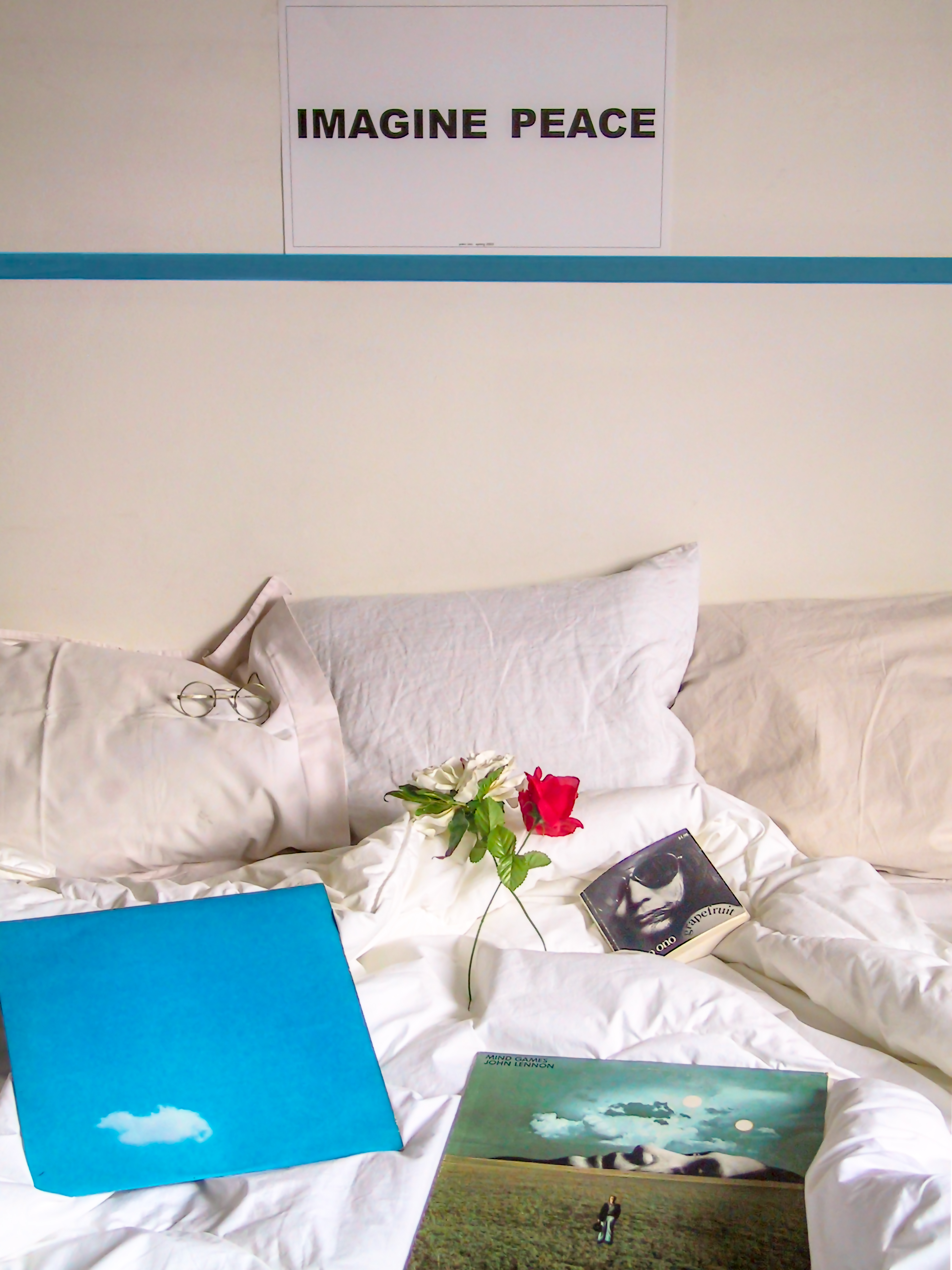Bed PEACE. Lennon and Ono  copy